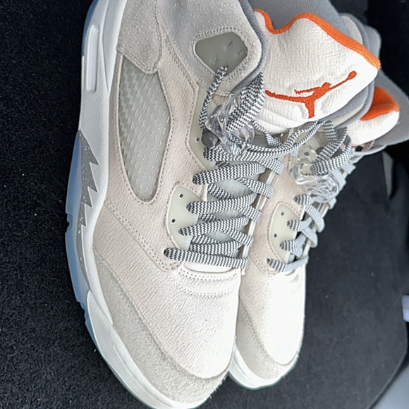 2023
Air Jordan 5 Retro SE \'Craft\' main image 11